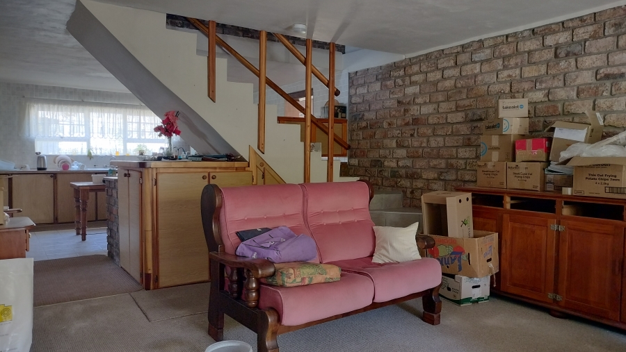 4 Bedroom Property for Sale in Fraaiuitsig Western Cape